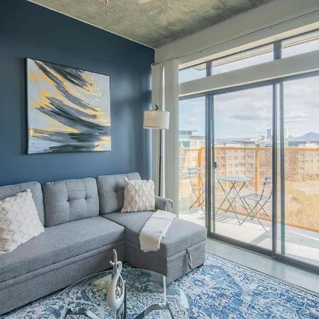Апартаменты Striking 2Bd - Cdt- Gym, Pool, Parking - Sleep8 Феникс Экстерьер фото