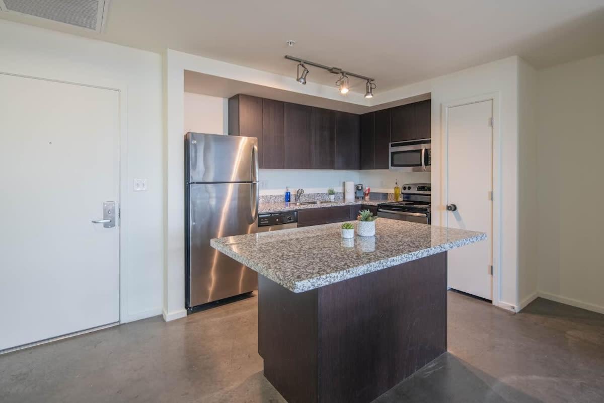 Апартаменты Striking 2Bd - Cdt- Gym, Pool, Parking - Sleep8 Феникс Экстерьер фото